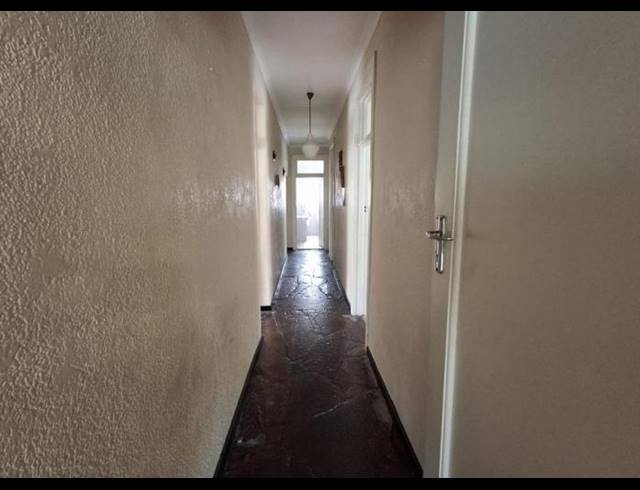 6 BEDROOM HOUSE FOR SALE IN BEZUIDENHOUT VALLEY